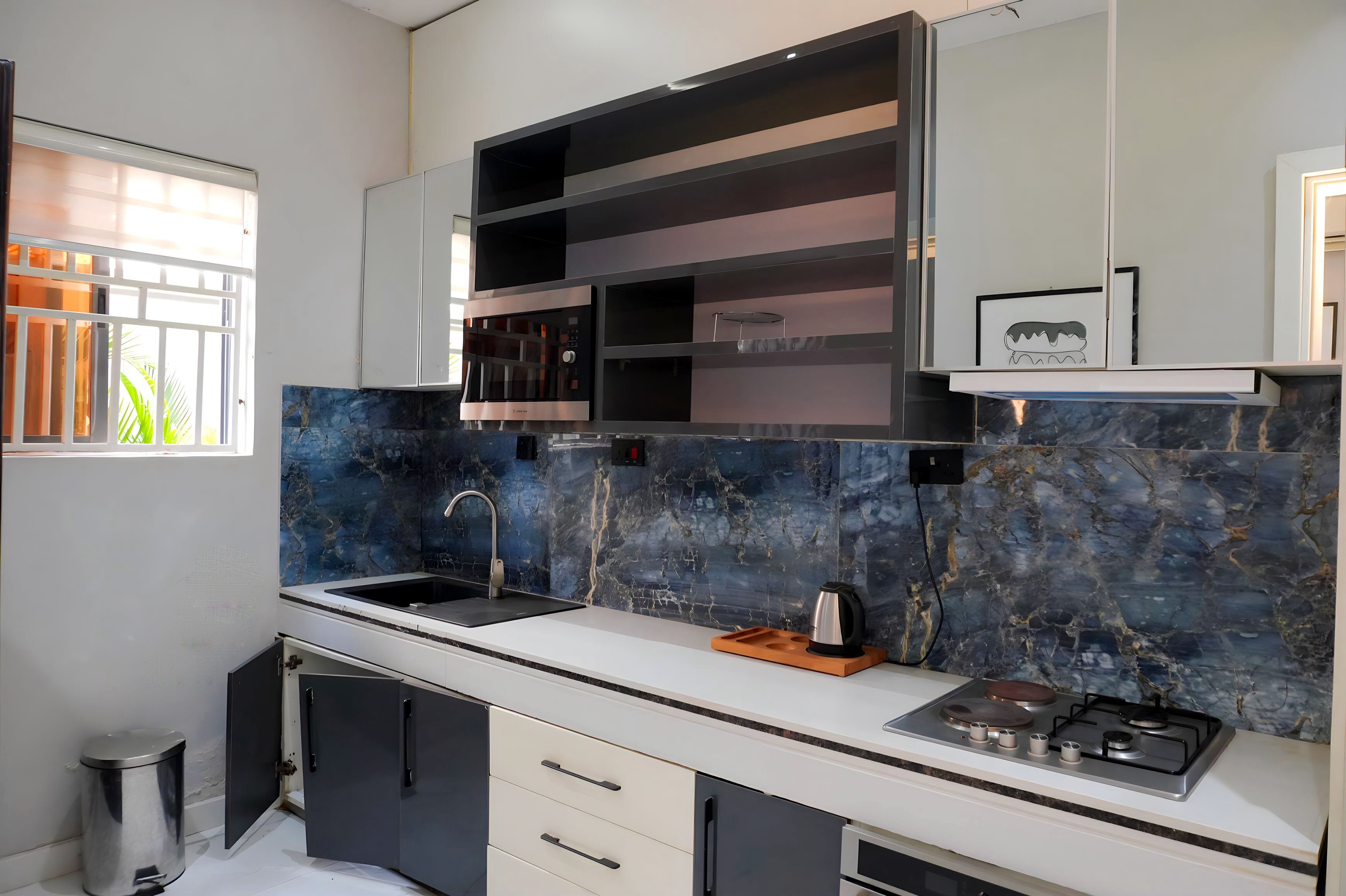 Deluxe Apartment, Pool View | Private kitchen