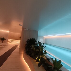 Indoor pool, a heated pool - Espectacular and Cozy Studio near everything!  Pool / Gym / Coworkimg (Quito)