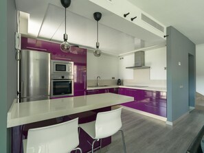 Kühlschrank, Mikrowelle, Ofen, Geschirrspüler