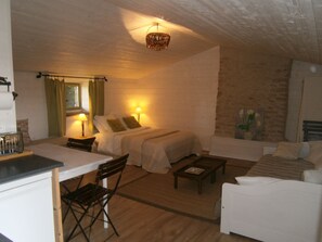 7 Schlafzimmer, Reisekinderbett, Internetzugang, Bettwäsche