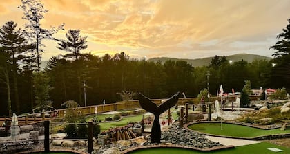 Acadia Basecamp, sleeps 6; NEW 34' RV, TV, AC great location in Southwest Harbor