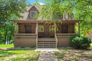 Exterior - Log Home Lake front with boat slip rental and boat ramp (Branson)