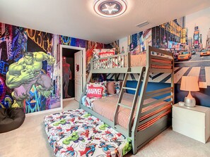 Iron/ironing board, travel cot, free WiFi, bed sheets - EPIC! Themed-Arcade-Theatre-Pool Table-Pool&Spa-3mi>Disney (Kissimmee)