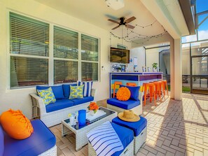 Outdoor dining - EPIC! Themed-Arcade-Theatre-Pool Table-Pool&Spa-3mi>Disney (Kissimmee)
