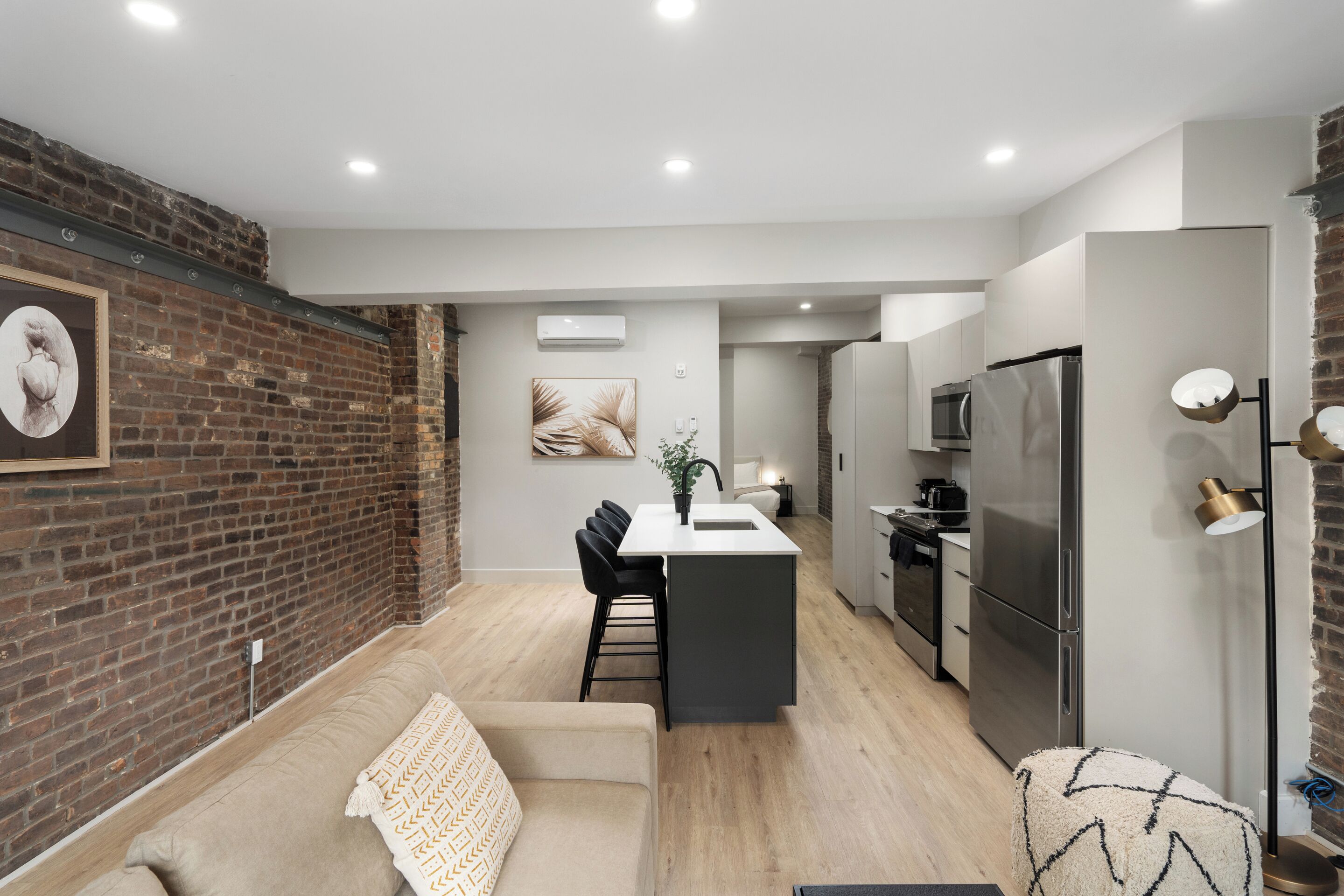 Deluxe Apartment, City View | Living area