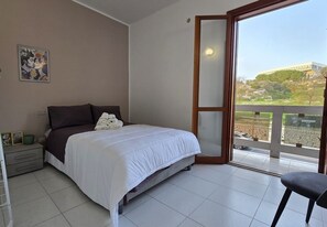 Iron/ironing board, free WiFi, bed sheets - La Balza Suites-Sole by Ortigia Apartments (Syracuse)
