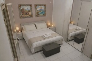 Iron/ironing board, free WiFi, bed sheets - La Balza Suites- Jolie by Ortigia Apartments (Syracuse)