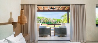 Fully Remodeled 3 bed Luxury Villa w/ Staff, Golf Cart & Premier Access