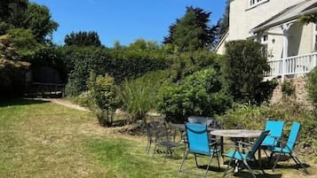House, Garden View | Outdoor dining