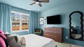 4 slaapkamers, een bureau, een strijkplank/strijkijzer, reisbedje