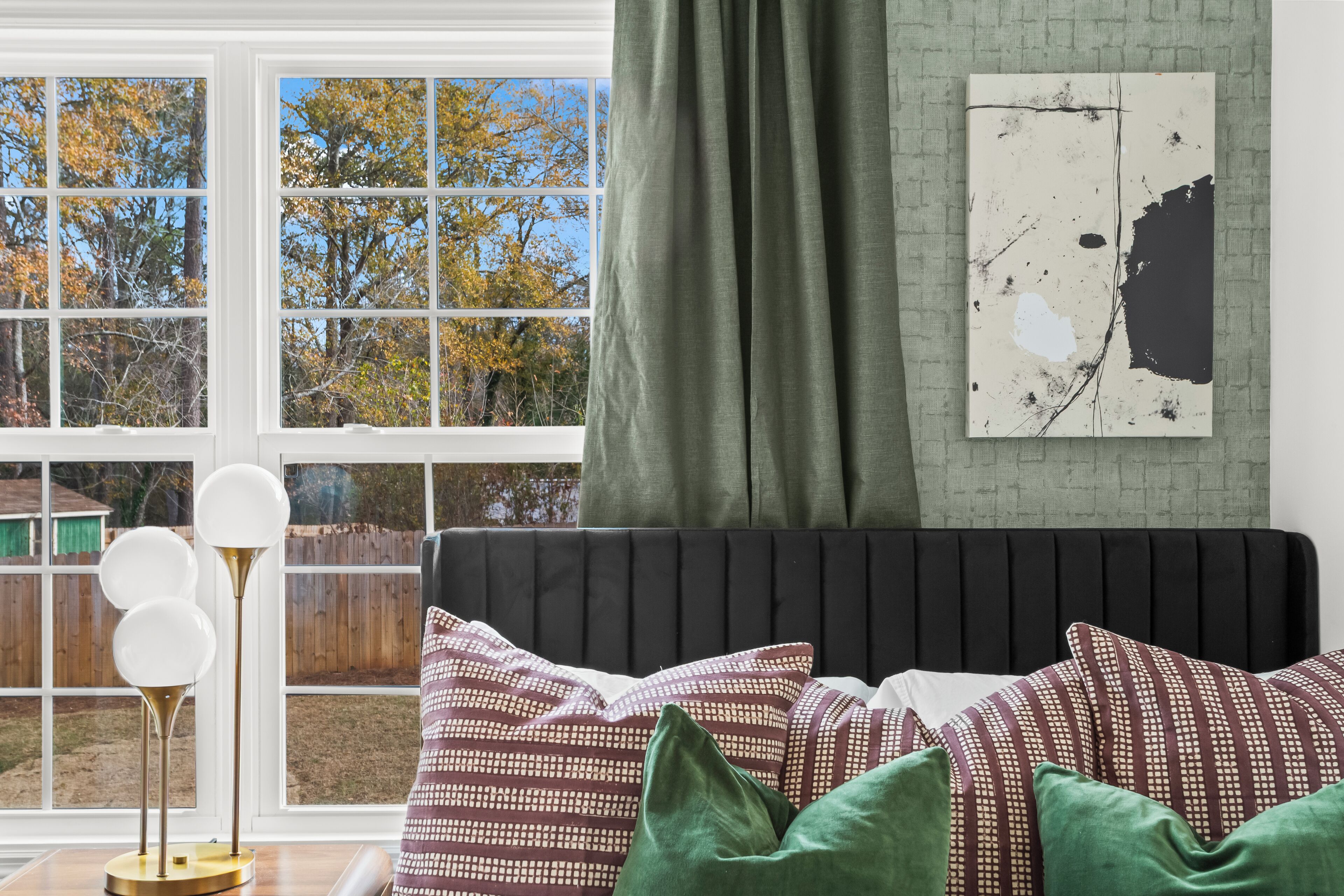 Smart TV, videojuegos, futbolito y biblioteca musical 