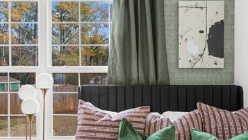 TV connectée, jeux vidéo, baby-foot, médiathèque