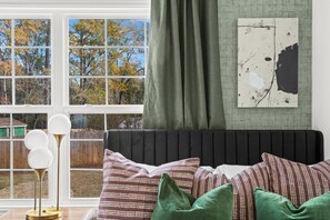 Smart-TV, Videospiele, Tischfußball, Musikbibliothek