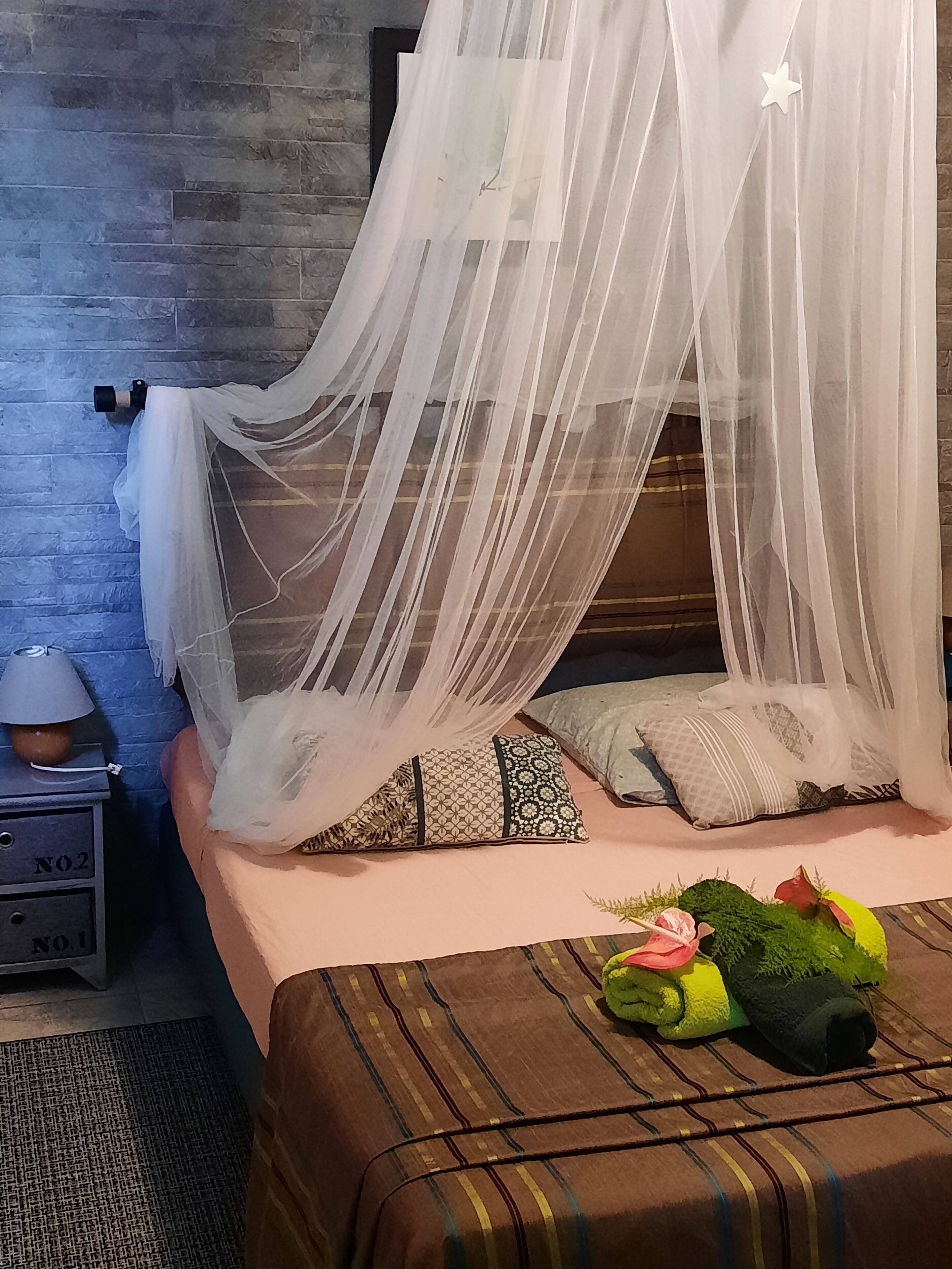 Strygejern/strygebræt, internetforbindelse, sengetøj