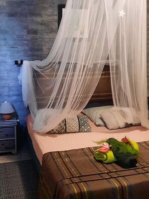 Iron/ironing board, Internet, bed sheets - EMERAUDE - Splendid T2 in a green setting - Clim (Saint-Joseph)
