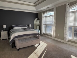 5 habitaciones, tabla de planchar con plancha y cuna de viaje 