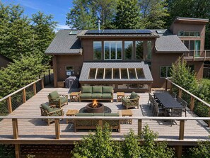 Outdoor dining - Blue Mountain Retreat | Sunset Views | Fire Pit (Alexander)