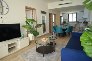 Apartment, 2 Schlafzimmer, barrierefrei | Wohnzimmer