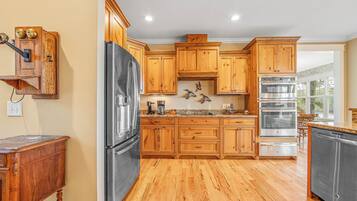 Micro-ondes, four, plaque de cuisson, lave-vaisselle