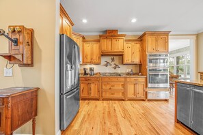 Microonde, forno, piano cottura, lavastoviglie