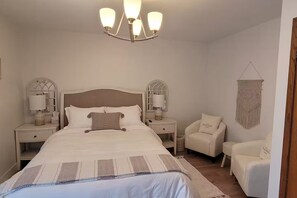 4 bedrooms, iron/ironing board, WiFi, bed sheets