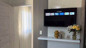 A modern bathroom with a vanity, a toilet, and a shower area. - Elegant boutique apartment 7 minutes away from the beach | Bayahibe  (Bayahíbe)