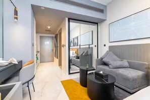 Luxury Studio, Balcony, City View | Living area - Vogue| Downtown close to Burj Khalifa | Dubai Mall (Dubai)
