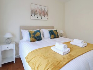 3 bedrooms, individually decorated, individually furnished, free WiFi - Fluta (Seaton)