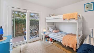 3 bedrooms, desk, iron/ironing board, WiFi