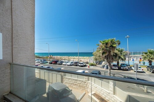 PORT CITY HAIFA-Beachfront 4 bdrms apartment+MAMAD