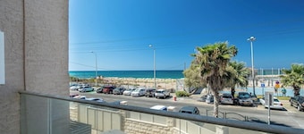 PORT CITY HAIFA-Beachfront 4 bdrms apartment+MAMAD