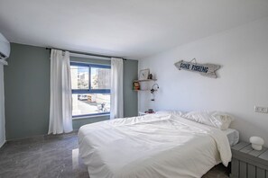 Iron/ironing board, WiFi, bed sheets - PORT CITY HAIFA-Beachfront 4 bdrms apartment+MAMAD (Haifa)