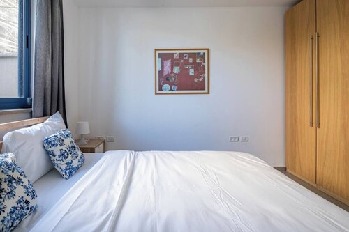 Port city haifa-beachfront 4 bdrms apartment+mamad