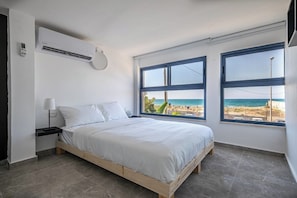 6 bedrooms, iron/ironing board, free WiFi, bed sheets