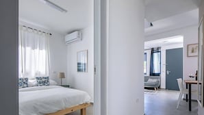 5 bedrooms, iron/ironing board, WiFi (free), bed sheets