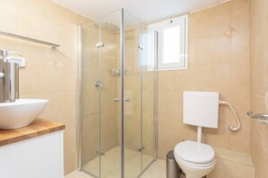 Bathroom - Port city haifa- studio next to the beach & rambam (Haifa)