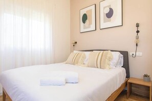 1 habitación, tabla de planchar con plancha, wifi gratis y ropa de cama 