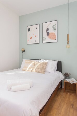 Iron/ironing board, free WiFi, bed sheets