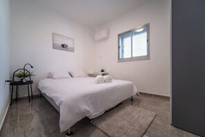 2 bedrooms, iron/ironing board, free WiFi, bed sheets - PORT CITY-German Colony 2 Bdrms W/BalconyMAMAD  #3 (Haifa)