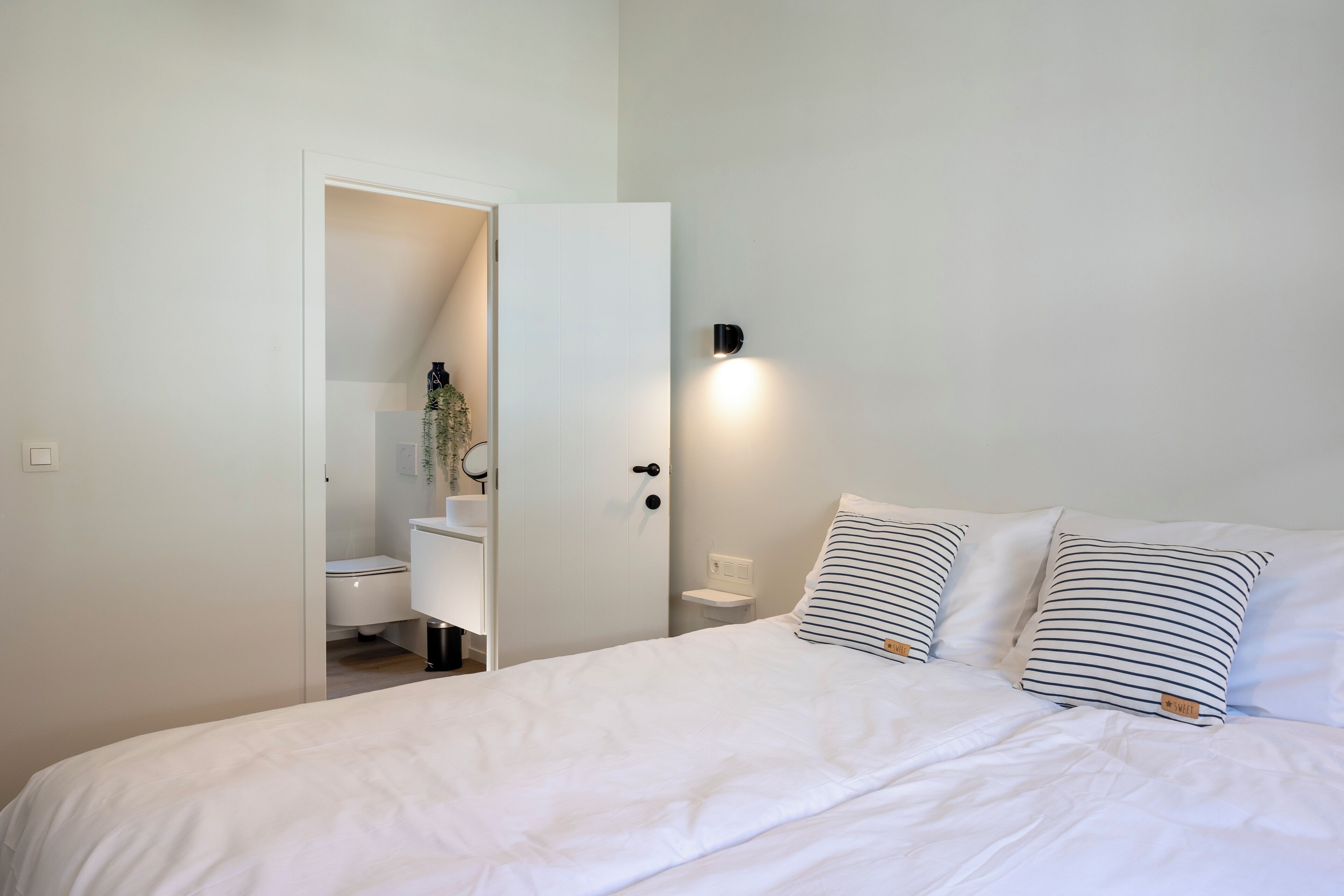 Casa | Tabla de planchar con plancha y wifi gratis