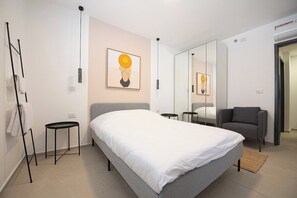 Iron/ironing board, WiFi, bed sheets - PORT CITY- Downtown 2 Bdrms Apt W/Balcony+MAMAK #2 (Haifa)