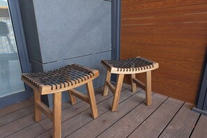 Two wooden stools with woven seats on a wooden deck. - Port city- Downtown 2 bdrms apt w/balcony+mamad 2 (Haifa)