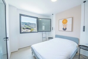 Iron/ironing board, WiFi, bed sheets - PORT CITY- Downtown 2 Bdrms Apt W/Balcony+MAMAK #2 (Haifa)