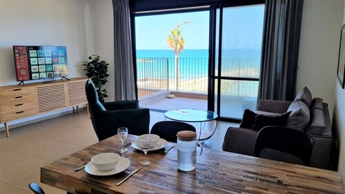PORT CITY- 1 Bdrm Apt W/ Balcony Beachfront+ MAMAK