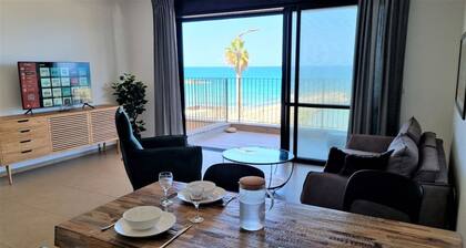 PORT CITY- 1 Bdrm Apt W/ Balcony Beachfront+ MAMAK