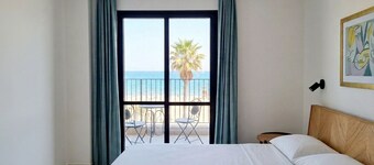 PORT CITY- 1 Bdrm Apt W/ Balcony Beachfront+ MAMAK