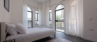 Port city - Flea Market Luxury 2 bdrm w/ 2 balcony