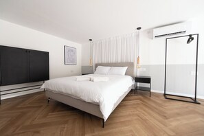 Iron/ironing board, free WiFi, bed sheets - PORT CITY HAIFA-Urbanic Loft Heart of Haifa Dwntwn (Haifa)