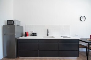 Fridge, microwave, coffee/tea maker, dining tables - PORT CITY HAIFA - Authentic 2 Bdrms GermanColony 2 (Haifa)