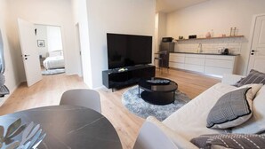 2 bedrooms, iron/ironing board, free WiFi, bed sheets - Port city haifa - authentic 2 bdrms germancolony 3 (Haifa)